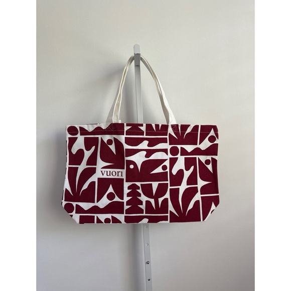 Vuori Handbags - NWT VUORI Limited Edition Holiday 2025 Tote